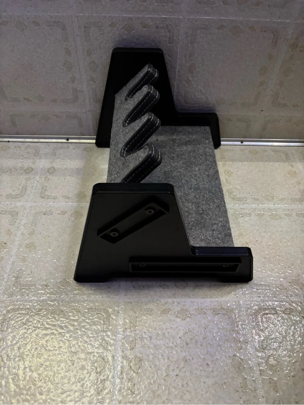 Mind & Action compact black